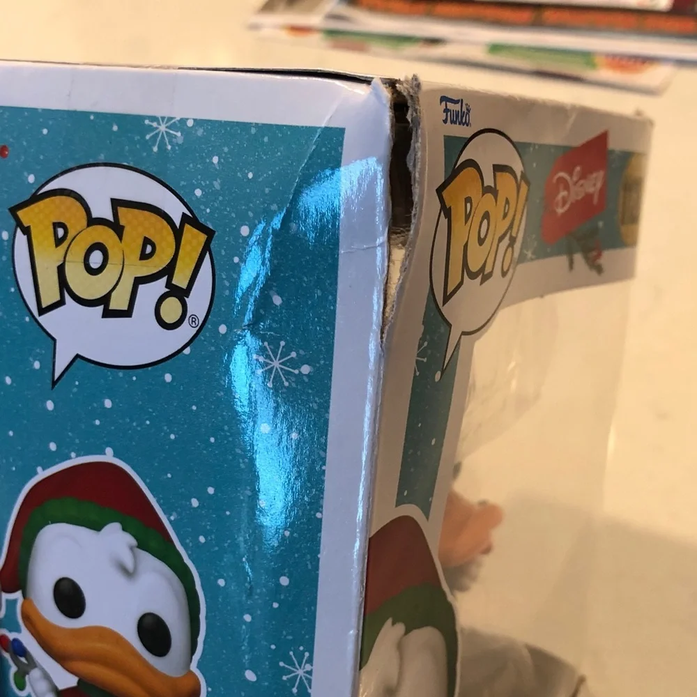 Funko Pop! Disney Donald Duck in Holiday Outfit